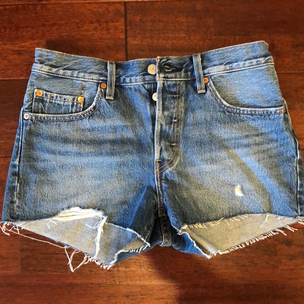 Women’s Levi Shorts Size 27